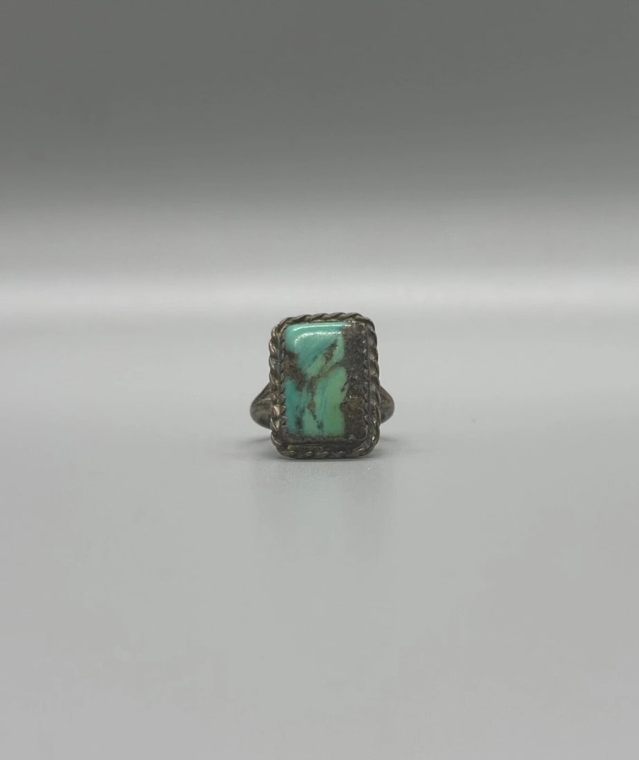 OLD PAWN NAVAJO STERLING AND TURQUOISE RING SIZE 4: OLD PAWN NAVAJO STERLING AND TURQUOISE RING SIZE 4 Item Description: 3/4 " Tall P