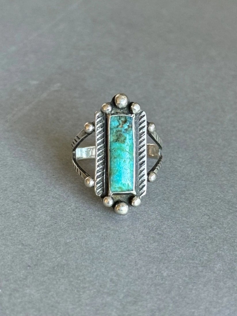 OLD PAWN NAVAJO STERLING AND TURQUOISE RING. SIZE 4 3/4 (1 of 2)