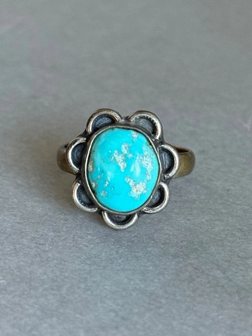 OLD PAWN NAVAJO STERLING SILVER AND TURQUOISE FLOWER RING. 7 1/4: OLD PAWN NAVAJO STERLING SILVER AND TURQUOISE FLOWER RING. 7 1/4 Old Pawn Navajo Sterling Silver and Turquoise Flower Ring. 7 1/4 ..5/8" tall