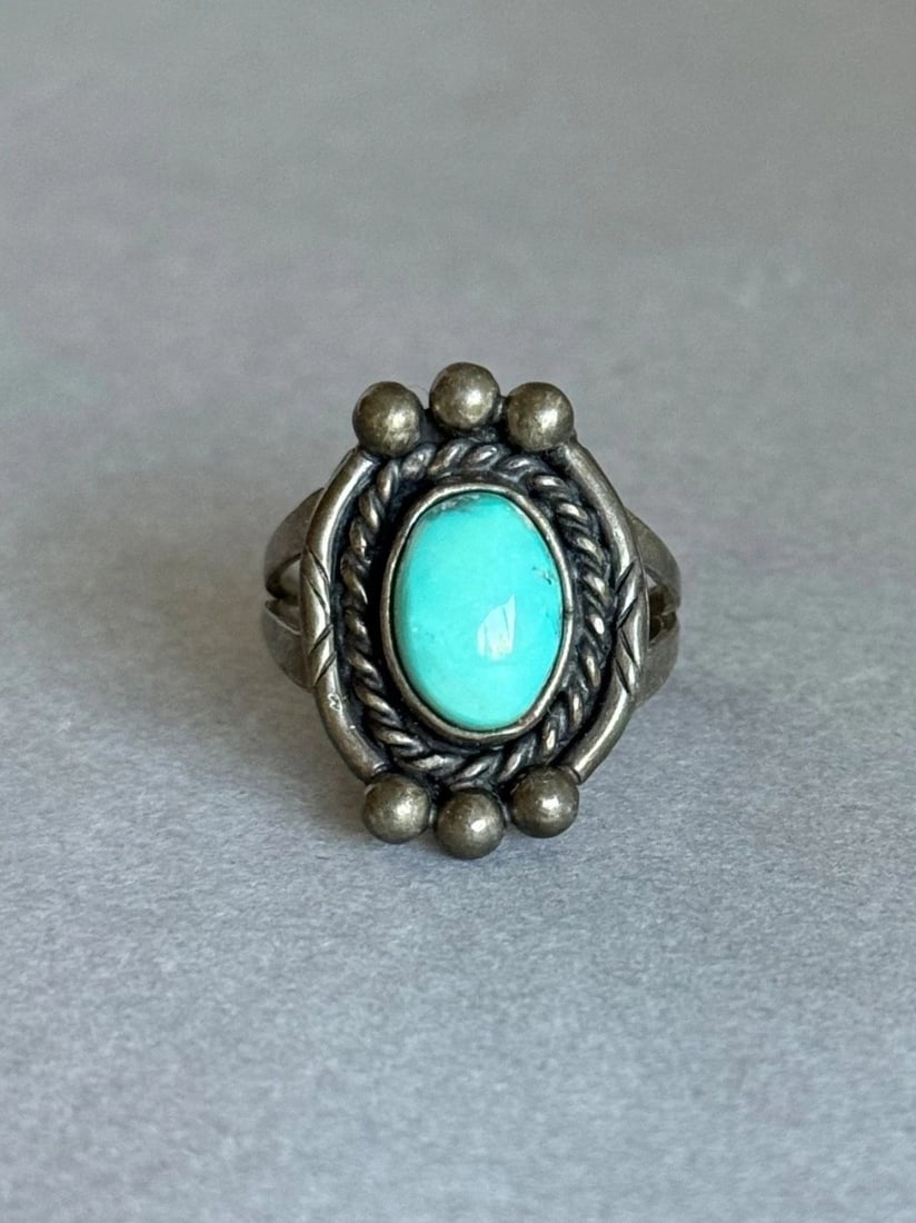 OLD PAWN STERLING SILVER AND TURQUOISE RING. SIZE 6 3/4 (1 of 2)