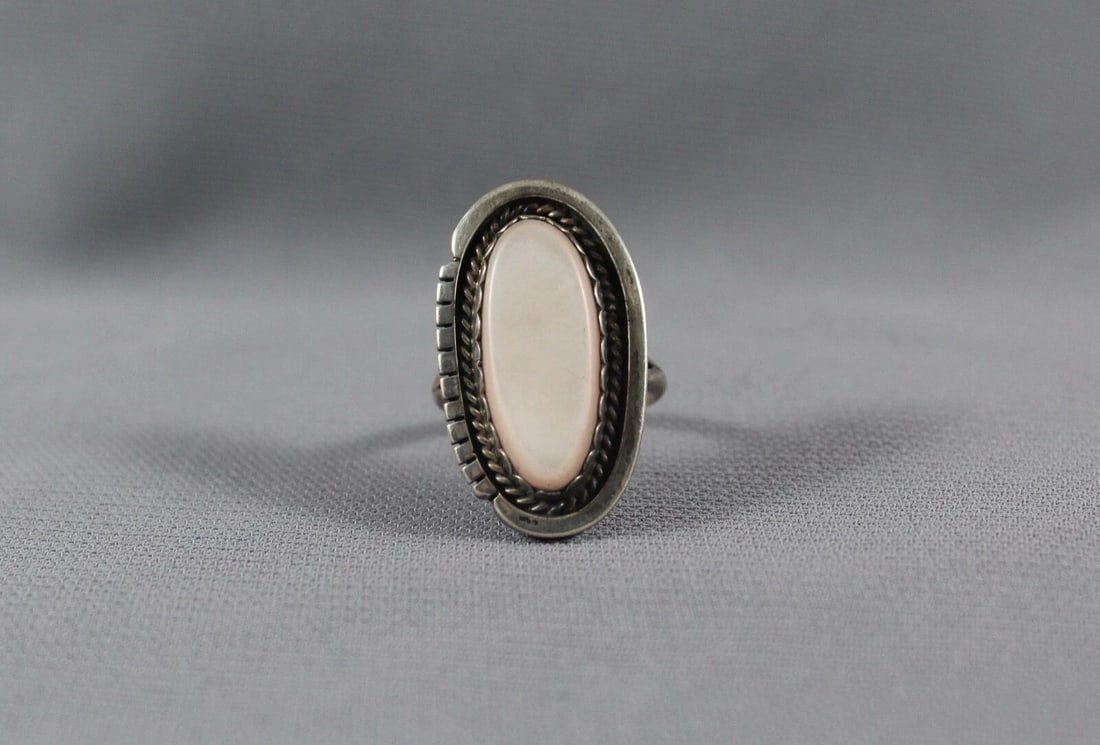 OLD PAWN NAVAJO PEARL RING SIZE 7: OLD PAWN NAVAJO PEARL RING SIZE 7 Item Description: 1 1/8” tall