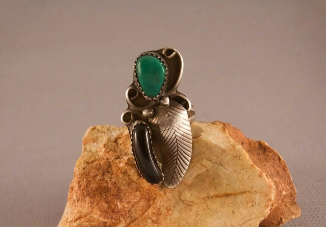 OLD PAWN NAVAJO TURQUOISE BLACK JET STERLING RING ..SIZE 5 1/4: OLD PAWN NAVAJO TURQUOISE BLACK JET STERLING RING ..SIZE 5 1/4 Item Description: 1 3/8" tall Vintage Navajo Ring ..