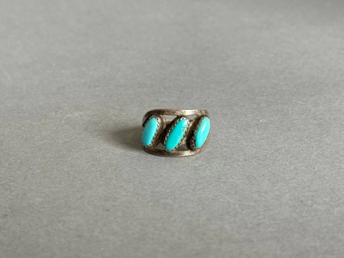 OLD PAWN NAVA STERLING SILVER AND TURQUOISE RING. SIZE 7: OLD PAWN NAVA STERLING SILVER AND TURQUOISE RING. SIZE 7 Old Pawn Nava Sterling Silver and Turquoise Ring. Size 7 .. 1/2 " Tall