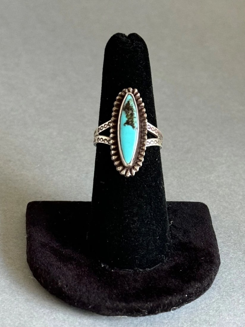 OLD PAWN NAVAJO STERLING SILVER WITH TURQUOISE RING. SIZE 6 1/2: OLD PAWN NAVAJO STERLING SILVER WITH TURQUOISE RING. SIZE 6 1/2 Old Pawn Navajo Sterling Silver with Turquoise Ring. Size 6 1/2 ... 1" Tall