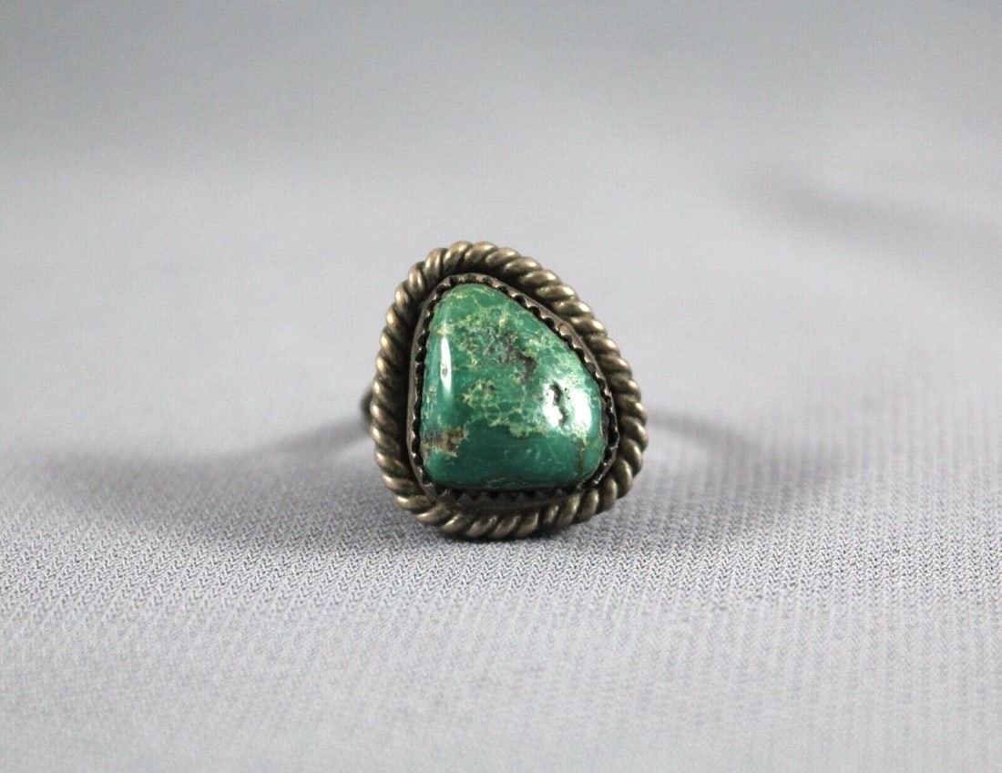 OLD PAWN NAVAJO INDIAN STERLING SILVER RING - GREEN TURQUOISE STONE - SIZE 6.5 (1 of 2)
