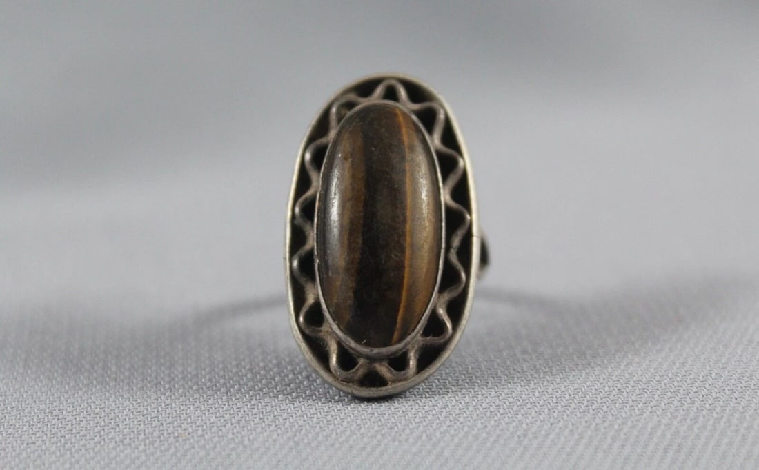 OLD PAWN NAVAJO TIGERS EYE STONE RING SIZE 5: OLD PAWN NAVAJO TIGERS EYE STONE RING SIZE 5 Item Description: 1 1/8” tall