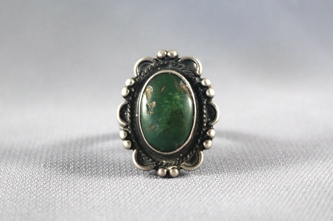 OLD PAWN NAVAJO STERLING SILVER AND TURQUOISE RING SIZE 7 1/4 (1 of 2)