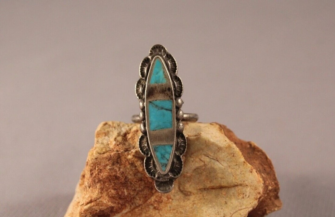OLD PAWN ZUNI INLAYED TURQUOISE RING SIZE 6: OLD PAWN ZUNI INLAYED TURQUOISE RING SIZE 6 Item Description: 1 3/4" tall
