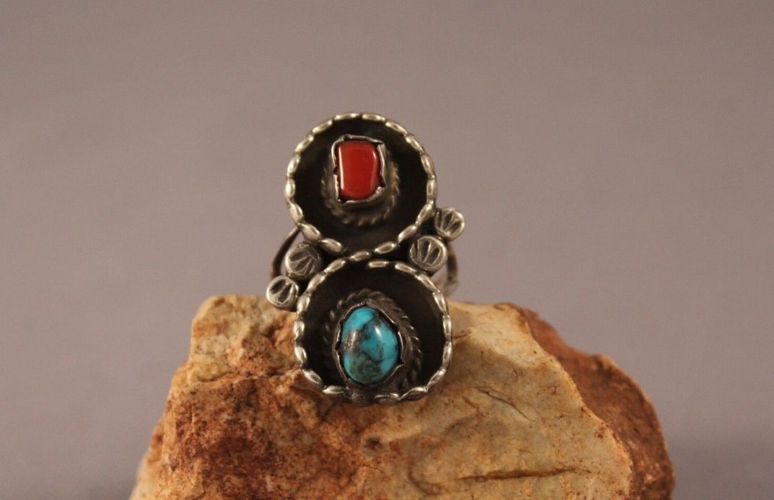 OLD PAWN NAVAJO TURQUOISE AND CORAL RING 8 1/2: OLD PAWN NAVAJO TURQUOISE AND CORAL RING 8 1/2 Item Description: 1 1/4' tall