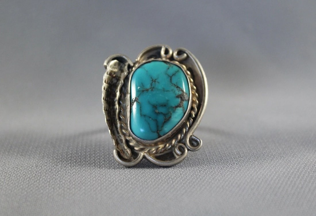 OLD PAWN NAVAJO STERLING SILVER AND TURQUOISE RING SIZE 6 1/2: OLD PAWN NAVAJO STERLING SILVER AND TURQUOISE RING SIZE 6 1/2 Item Description: 1 1/4” tall P