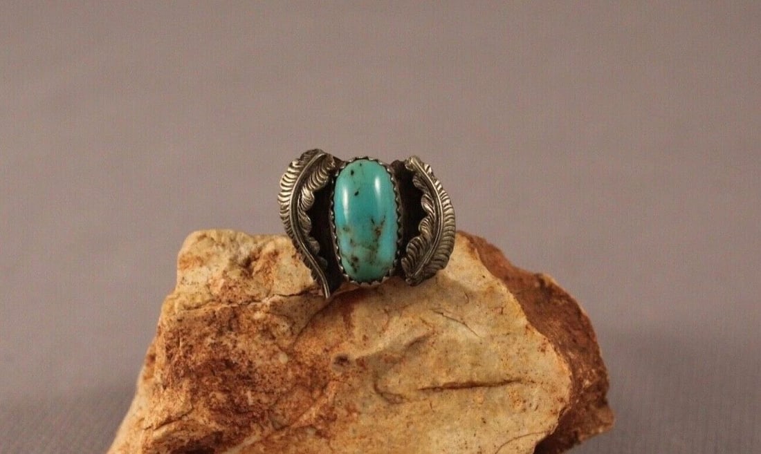OLD PAWN NAVAJO STERLING SILVER AND TURQUOISE RING SIZE 6 3/4: OLD PAWN NAVAJO STERLING SILVER AND TURQUOISE RING SIZE 6 3/4 Item Description: 5/8" tall