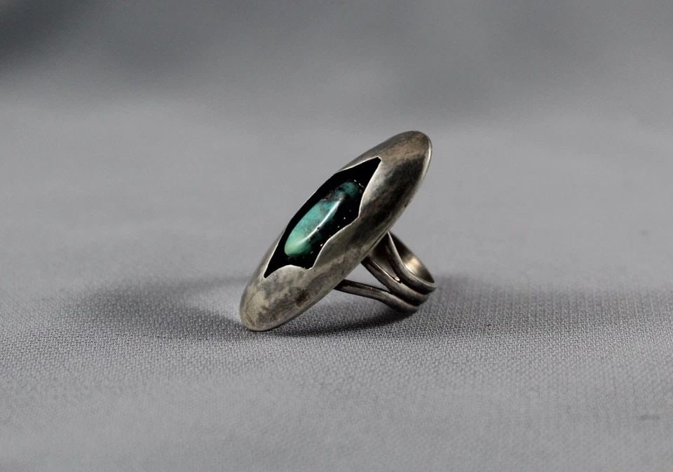 OLD PAWN NAVAJO TURQUOISE RING SIZE 6 1/4: OLD PAWN NAVAJO TURQUOISE RING SIZE 6 1/4 Item Description: 1 1/2” tall