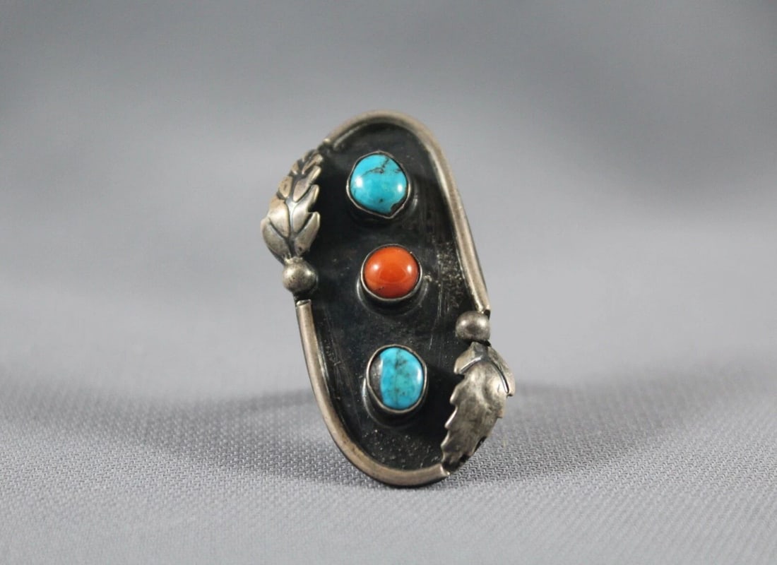 OLD PAWN NAVAJO STERLING SILVER AND TURQUOISE AND CORAL RING SIZE 5 1/2: OLD PAWN NAVAJO STERLING SILVER AND TURQUOISE AND CORAL RING SIZE 5 1/2 Item Description: 1 5/8” tall