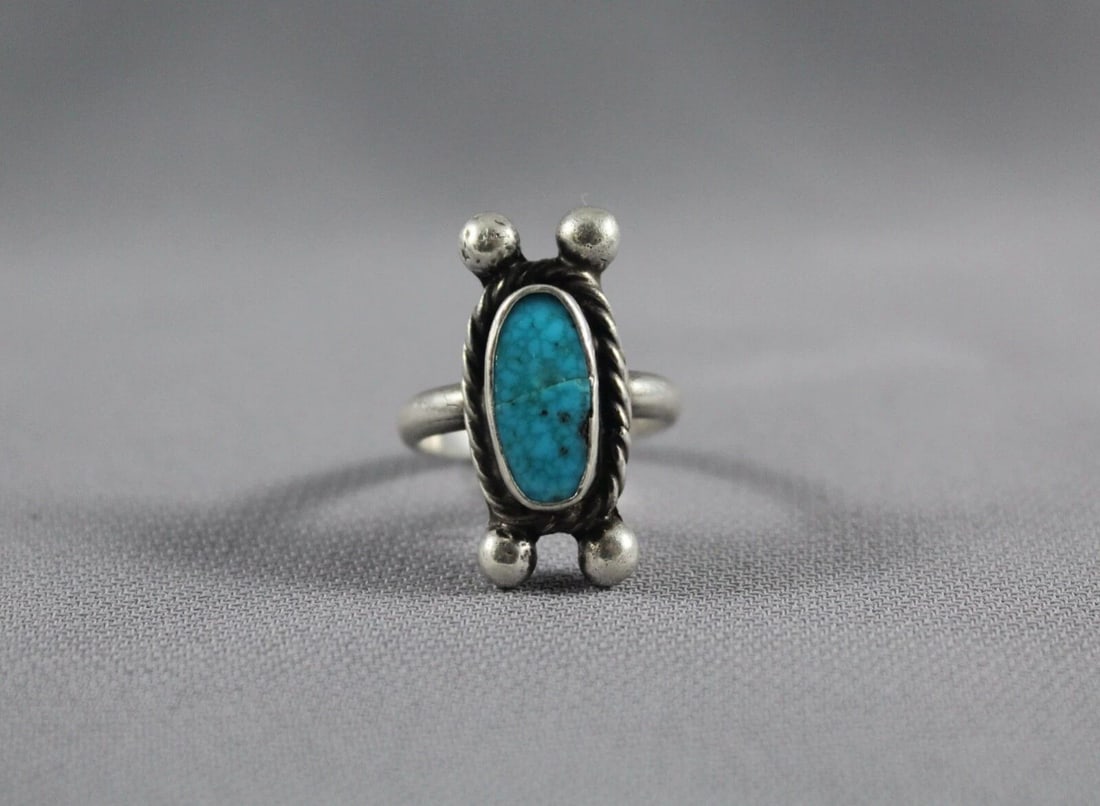 OLD PAWN NAVAJO TURQUOISE RING SIZE 5 1/2: OLD PAWN NAVAJO TURQUOISE RING SIZE 5 1/2 Item Description: 1” tall