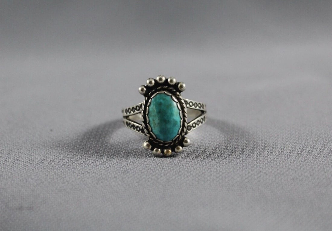 OLD PAWN NAVAJO STERLING SILVER AND TURQUOISE RING SIZE 6: OLD PAWN NAVAJO STERLING SILVER AND TURQUOISE RING SIZE 6 Item Description: 3/4” tall