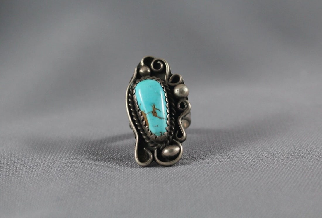 OLD PAWN NAVAJO TURQUOISE RING SIZE 5 3/4: OLD PAWN NAVAJO TURQUOISE RING SIZE 5 3/4 Item Description: 1 3/8” tall