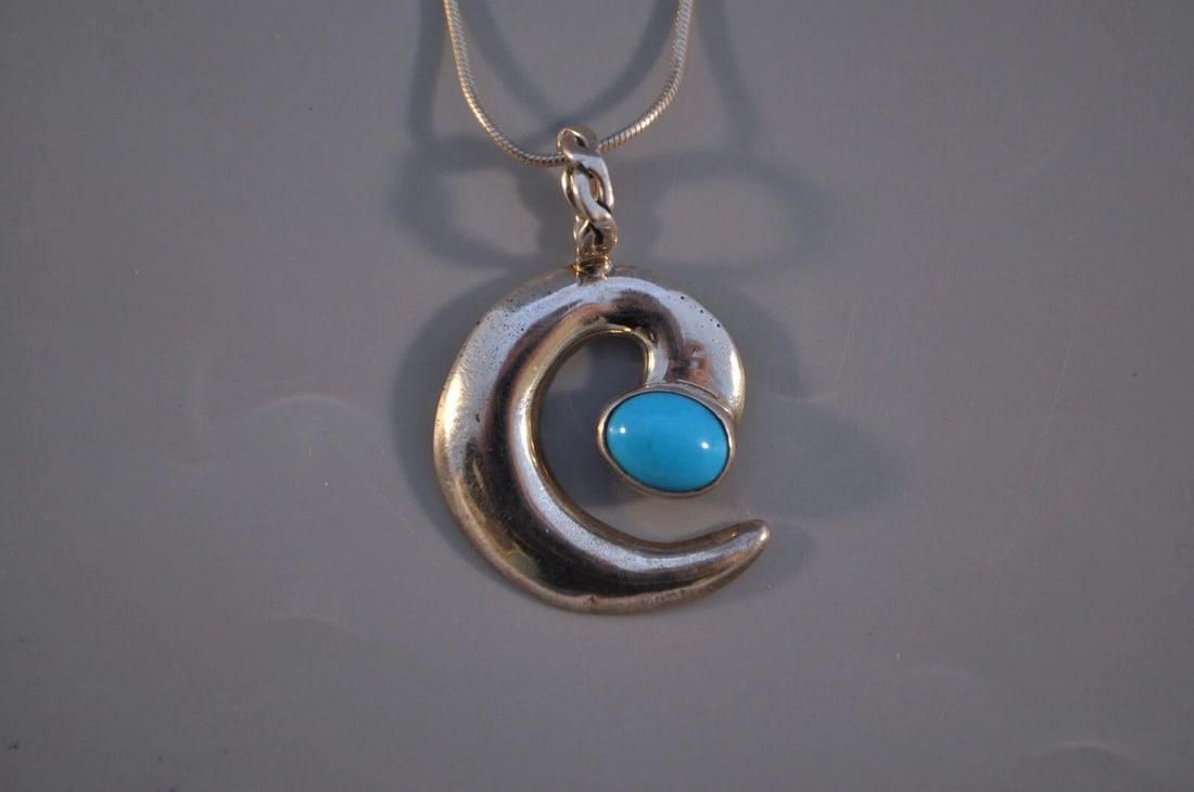 NAVAJO STERLING SILVER TURQUOISE PENDANT - SPIRAL DESIGN - 18" STERLING CHAIN: NAVAJO STERLING SILVER TURQUOISE PENDANT - SPIRAL DESIGN - 18" STERLING CHAIN This Navajo sterling silver pendant has been beautifully handcrafted in a spiral design and set with a vibrant blue turquo