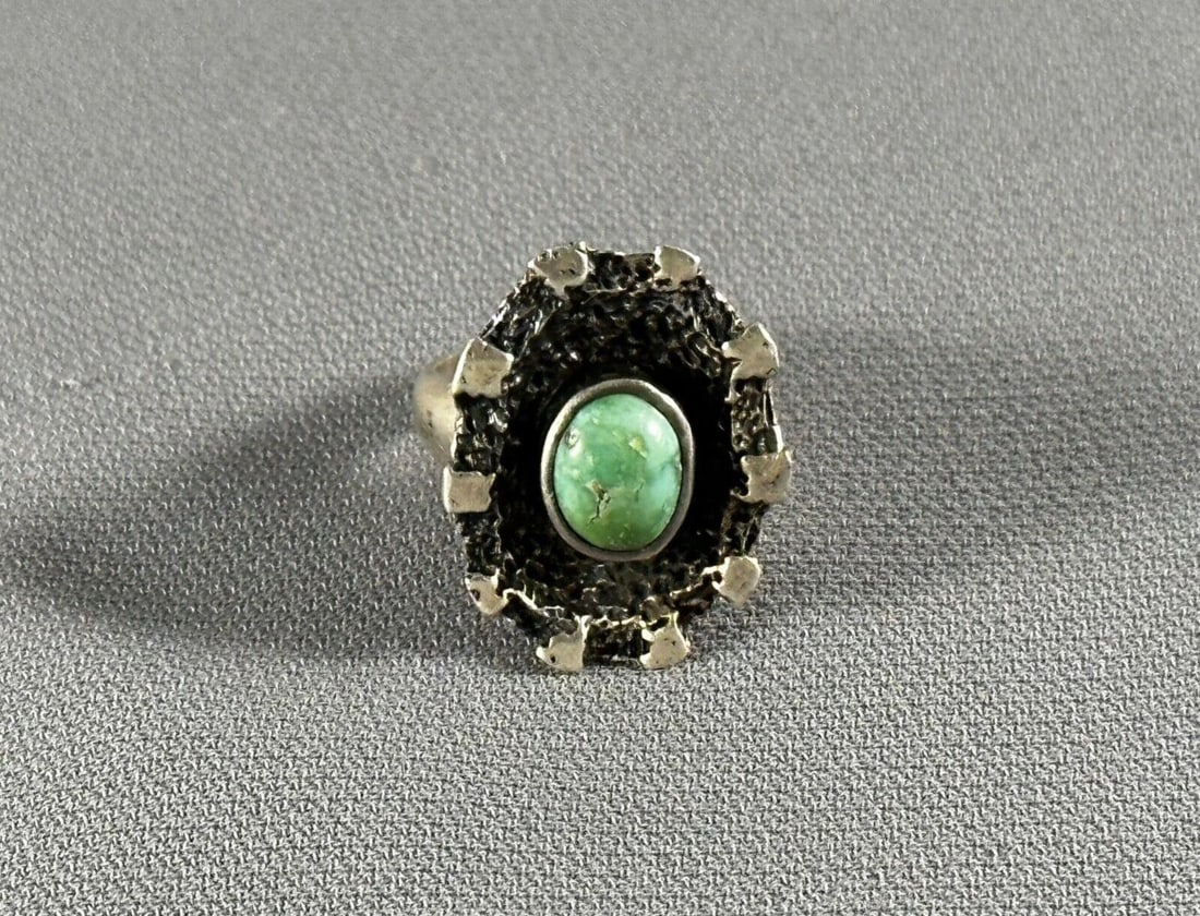OLD PAWN NAVAJO STERLING SILVER AND TURQUOISE RING SIZE 5 (1 of 2)