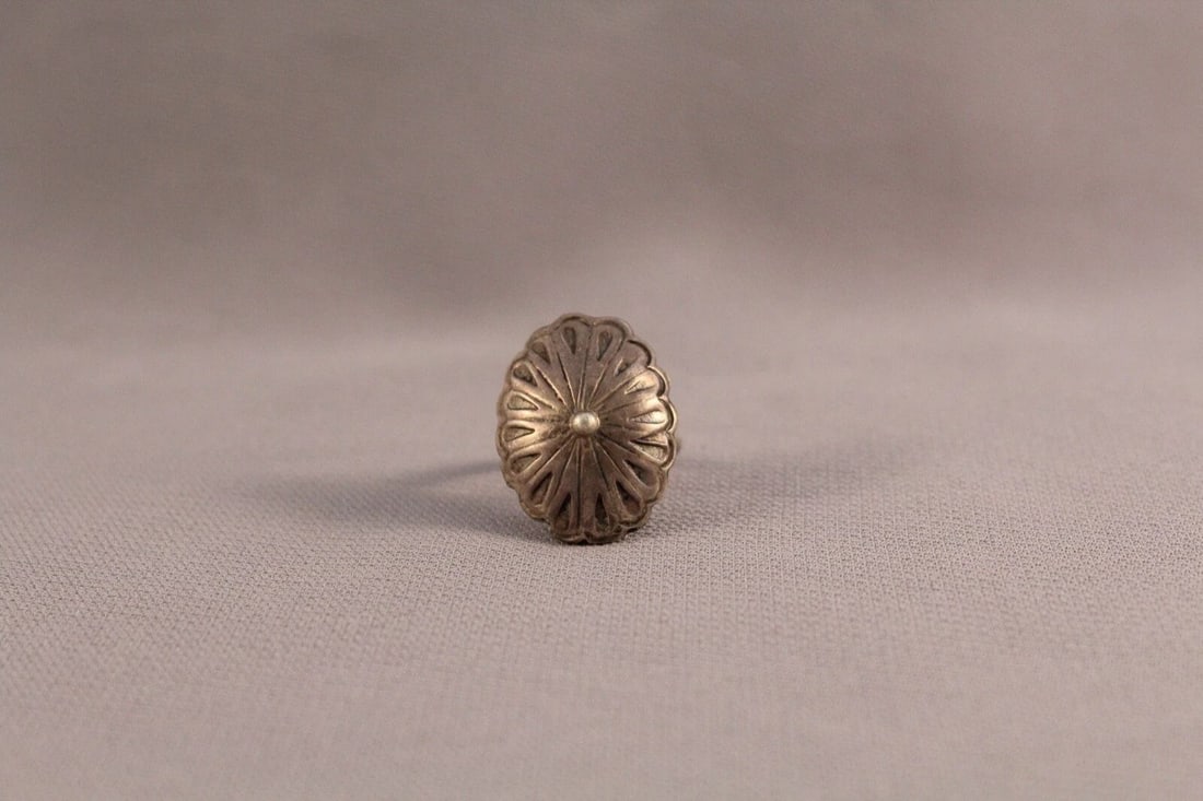 OLD PAWN NAVAJO SILVER RING SIZE 5 1/2 - 3/4: OLD PAWN NAVAJO SILVER RING SIZE 5 1/2 - 3/4 Item Description: 1" tall P