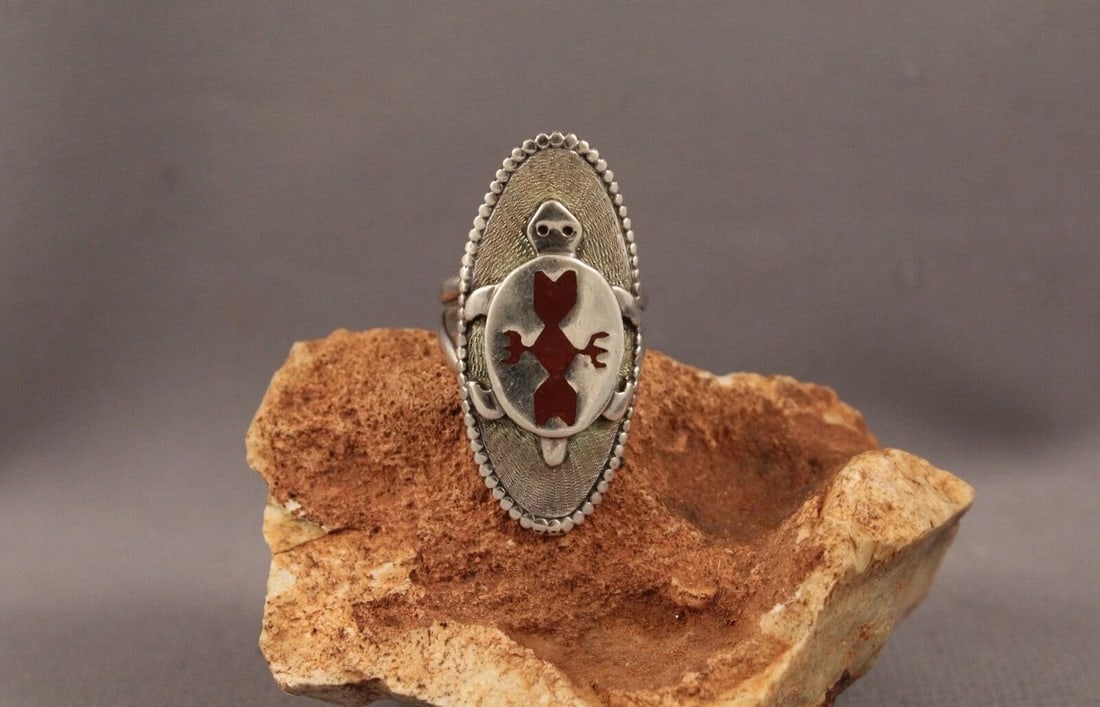 OLD PAWN ZUNI TURTLE CORAL RING SIZE 6 1/2: OLD PAWN ZUNI TURTLE CORAL RING SIZE 6 1/2 Item Description: 1 1/2" tall