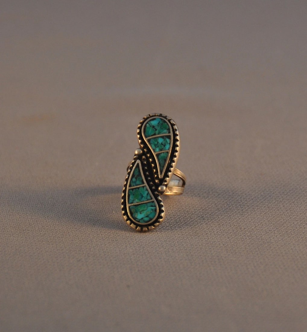 OLD PAWN ZUNI INDIAN SILVER RING TURQUOISE CURVED CHANNEL INLAY - 1 1/2" - SZ 4: OLD PAWN ZUNI INDIAN SILVER RING TURQUOISE CURVED CHANNEL INLAY - 1 1/2" - SZ 4 Item Description: This vintage Zuni ring has been beautifully crafted and is in great vintage condition. The two curved 