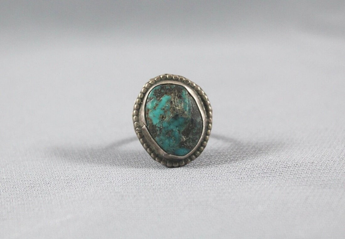 OLD PAWN NAVAJO STERLING SILVER AND TURQUOISE RING SIZ 4 1/2: OLD PAWN NAVAJO STERLING SILVER AND TURQUOISE RING SIZ 4 1/2 Item Description: 7/8” tall