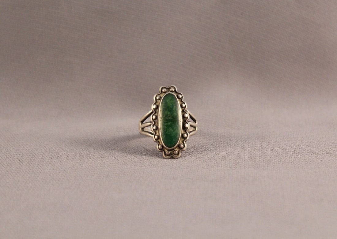 OLD PAWN NAVAJO STERLING SILVER AND TURQUOISE RING SIZE 6 1/2: OLD PAWN NAVAJO STERLING SILVER AND TURQUOISE RING SIZE 6 1/2 Item Description: 1" tall P