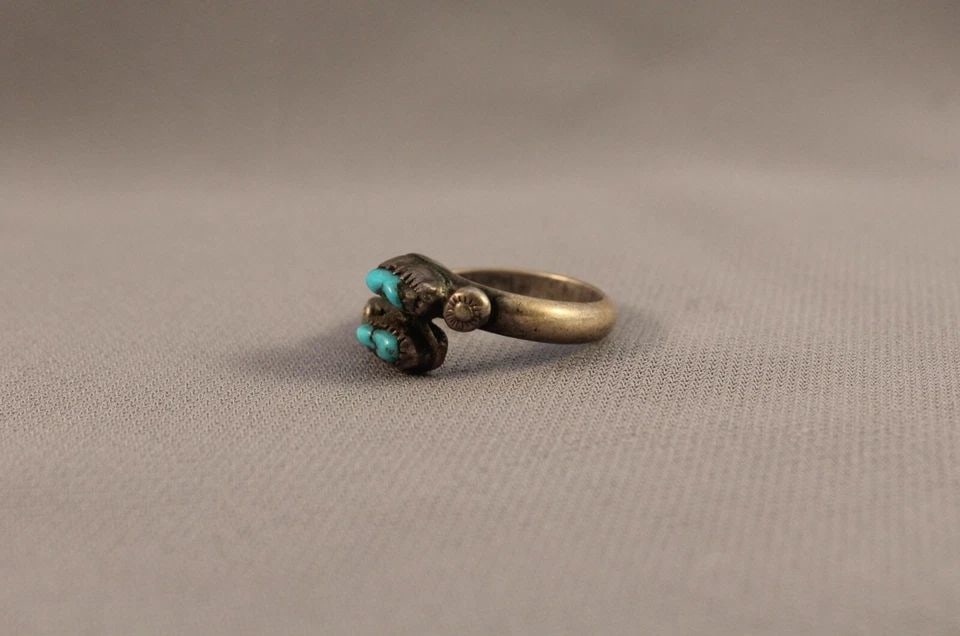 OLD PAWN NAVAJO STERLING SILVER AND TURQUOISE RING SIZE 8 1/4: OLD PAWN NAVAJO STERLING SILVER AND TURQUOISE RING SIZE 8 1/4 Item Description: 3/8” Wide