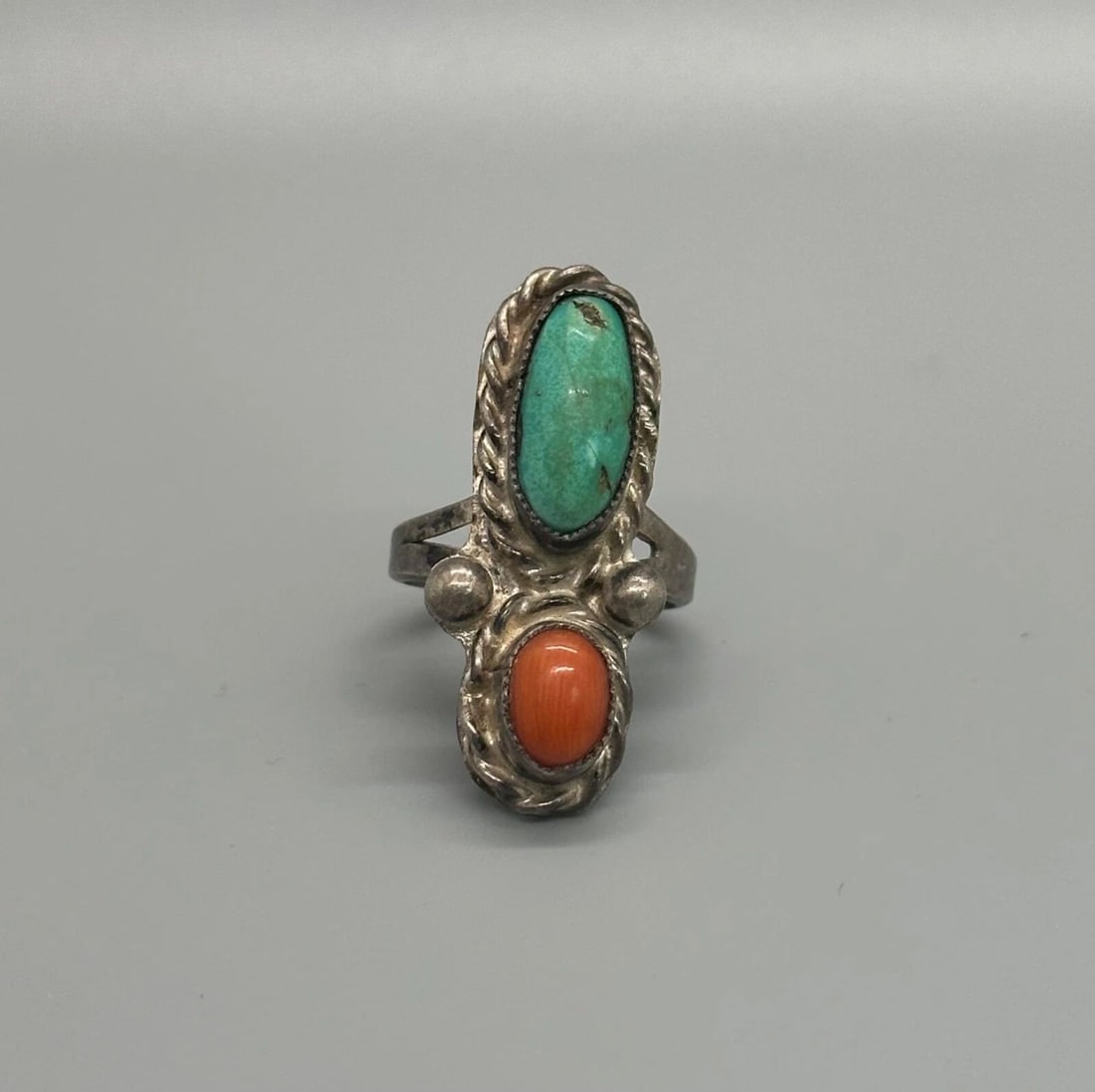 OLD PAWN NAVAJO STERLING SILVER AND TURQUOISE AND CORAL RING SIZE 5 3/4: OLD PAWN NAVAJO STERLING SILVER AND TURQUOISE AND CORAL RING SIZE 5 3/4 Item Description: 1 1/4 " Tall