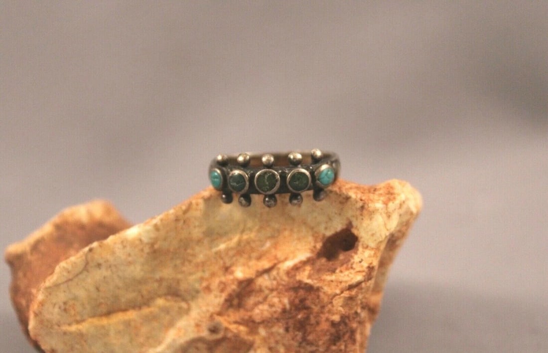 OLD PAWN ZUNI STERLING SILVER AND TURQUOISE RING SIZE 5 3/4: OLD PAWN ZUNI STERLING SILVER AND TURQUOISE RING SIZE 5 3/4 Item Description: 3/8" tall