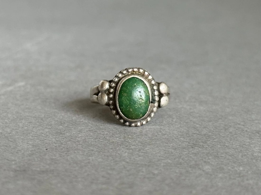 OLD PAWN NAVAJO STERLING SILVER AND TURQUOISE RING SIZE 4 1/2: OLD PAWN NAVAJO STERLING SILVER AND TURQUOISE RING SIZE 4 1/2 Old Pawn Navajo Sterling Silver and Turquoise Ring Size 4 1/2 1/2" Tall