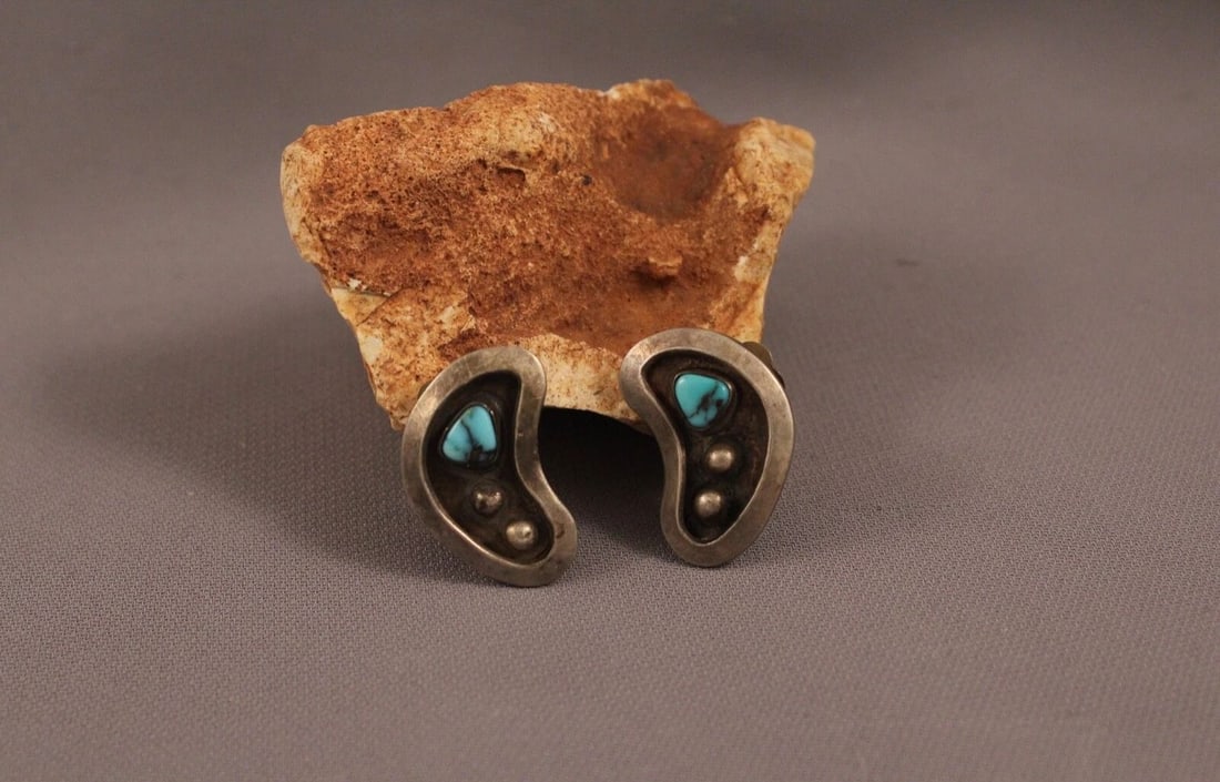 OLD PAWN NAVAJO STERLING SILVER AND TURQUOISE EARRINGS ..CLAMP ONS (1 of 2)