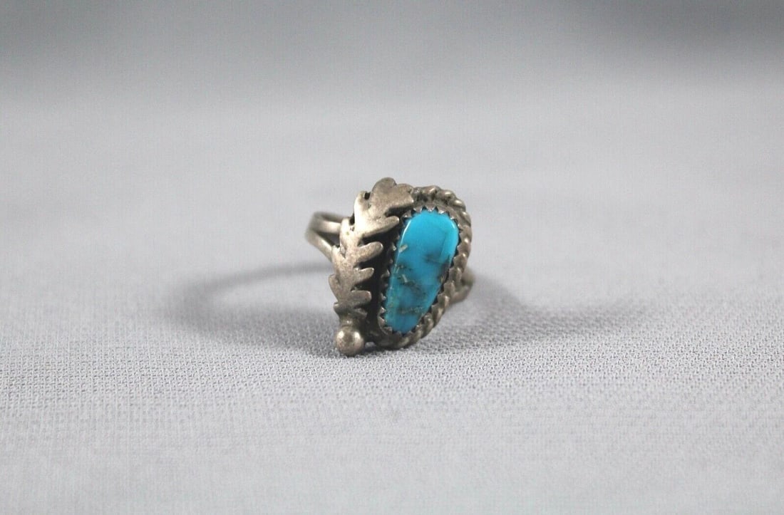 OLD PAWN NAVAJO TURQUOISE RING SIZE 4 3/4: OLD PAWN NAVAJO TURQUOISE RING SIZE 4 3/4 Item Description: 3/4” tall