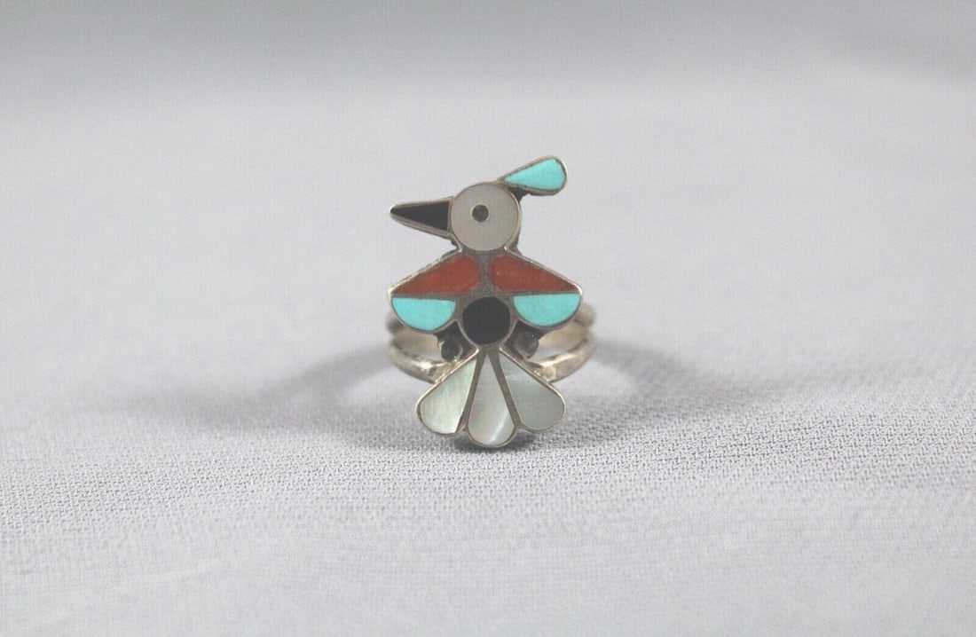 OLD PAWN ZUNI TURQUOISE AND SHELL BIRD RING SIZE 6: OLD PAWN ZUNI TURQUOISE AND SHELL BIRD RING SIZE 6 Item Description: 7/8” tall