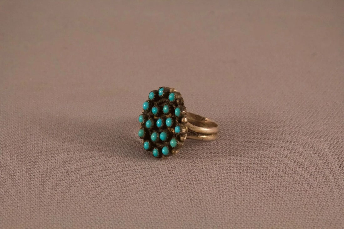 OLD ZUNI SNAKE EYE STERLING AND TURQUOISE RING SIZE 5 1/2: OLD ZUNI SNAKE EYE STERLING AND TURQUOISE RING SIZE 5 1/2 Item Description: 3/4" tall Nice old Zuni Snake Eye Ring
