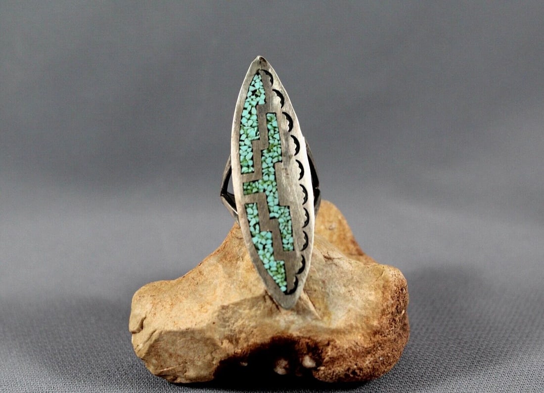 OLD PAWN NAVAJO STERLING AND TURQUOISE RING SIZE 5 1/2 (1 of 1)