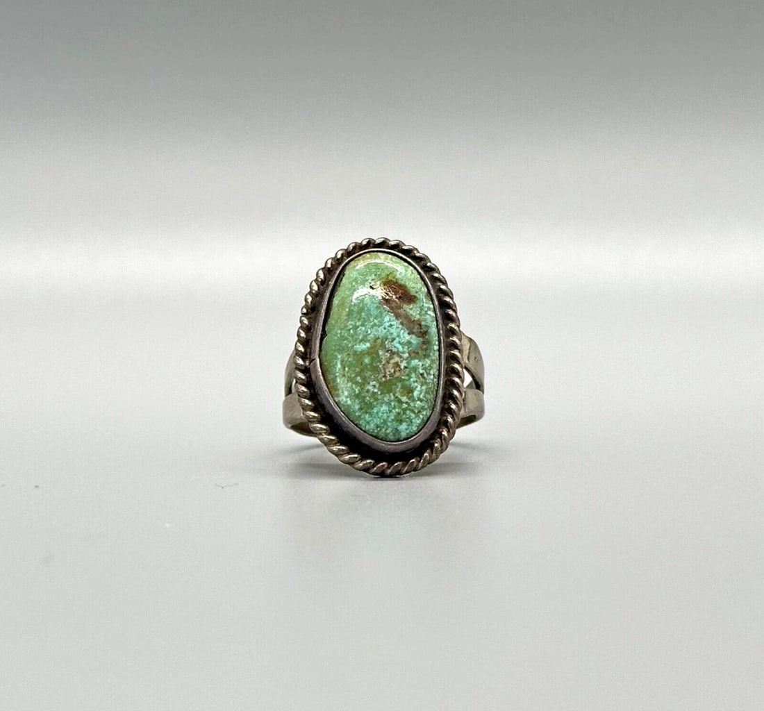 OLD PAWN NAVAJO STERLING SILVER AND TURQUOISE RING SIZE 5 1/2 (1 of 2)
