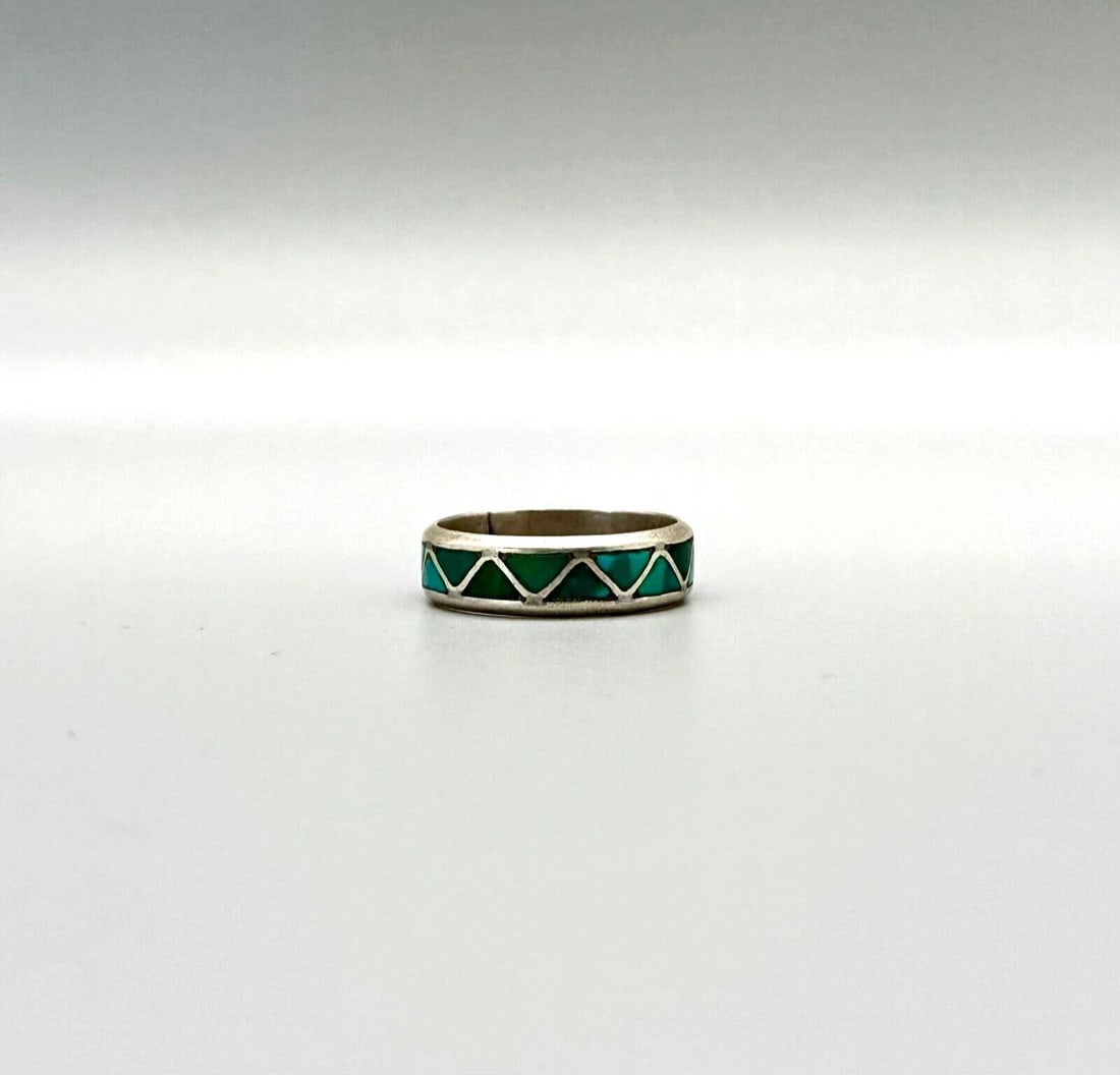 OLD PAWN NAVAJO STERLING SILVER AND TURQUOISE RING SIZE 8 1/2: OLD PAWN NAVAJO STERLING SILVER AND TURQUOISE RING SIZE 8 1/2 Item Description: 1/4” tall P