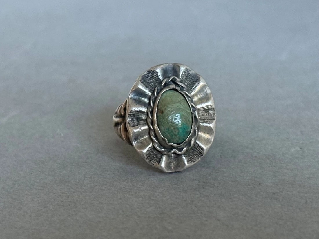 OLD PAWN NAVAJO STERLING SILVER AND TURQUOISE RING SIZE 4 1/4: OLD PAWN NAVAJO STERLING SILVER AND TURQUOISE RING SIZE 4 1/4 Old Pawn Navajo Sterling Silver and Turquoise Ring Size 4 1/4 .. 7/8" Tall