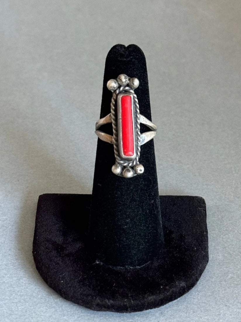 VINTAGE NAVAJO STERLING SILVER AND CORAL RING SIZE 5 1/4: VINTAGE NAVAJO STERLING SILVER AND CORAL RING SIZE 5 1/4 Vintage Navajo Sterling Silver and Coral Ring Size 5 1/4 ..1 1/8" Tall
