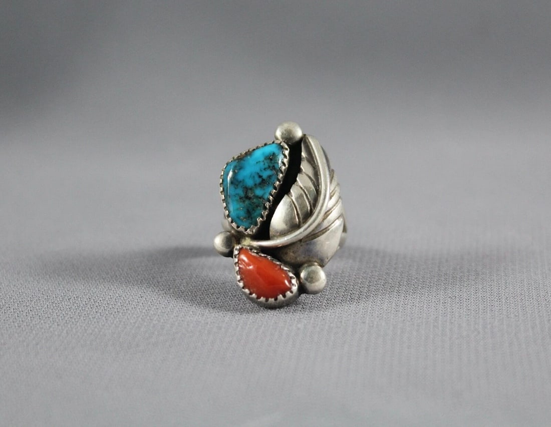 OLD PAWN NAVAJO STERLING SILVER AND TURQUOISE AND CORAL RING SIZE 4 3/4: OLD PAWN NAVAJO STERLING SILVER AND TURQUOISE AND CORAL RING SIZE 4 3/4 Item Description: 1 1/8” tall