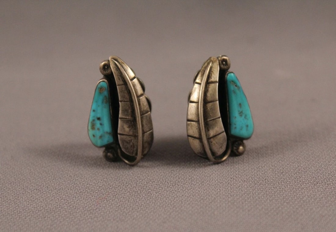 OLD PAWN NAVAJO STERLING SILVER AND TURQUOISE EARRINGS CLAMP ON (1 of 2)