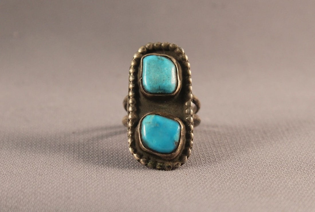 OLD PAWN NAVAJO STERLING SILVER AND TURQUOISE RING SIZE 6 (1 of 2)