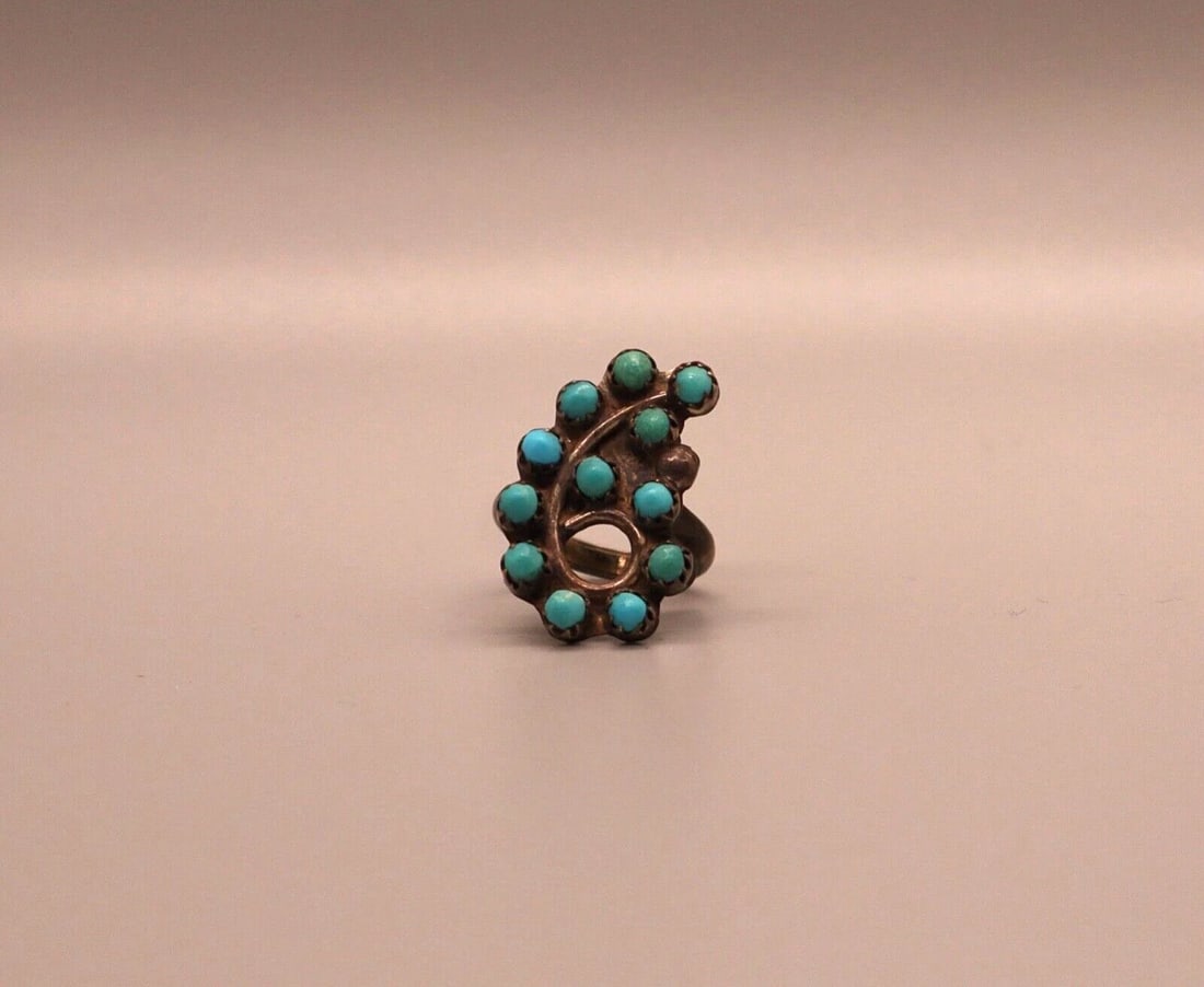 OLD PAWN ZUNI TURQUOISE RING SIZE 4: OLD PAWN ZUNI TURQUOISE RING SIZE 4 Item Description: 7/8 " Tall