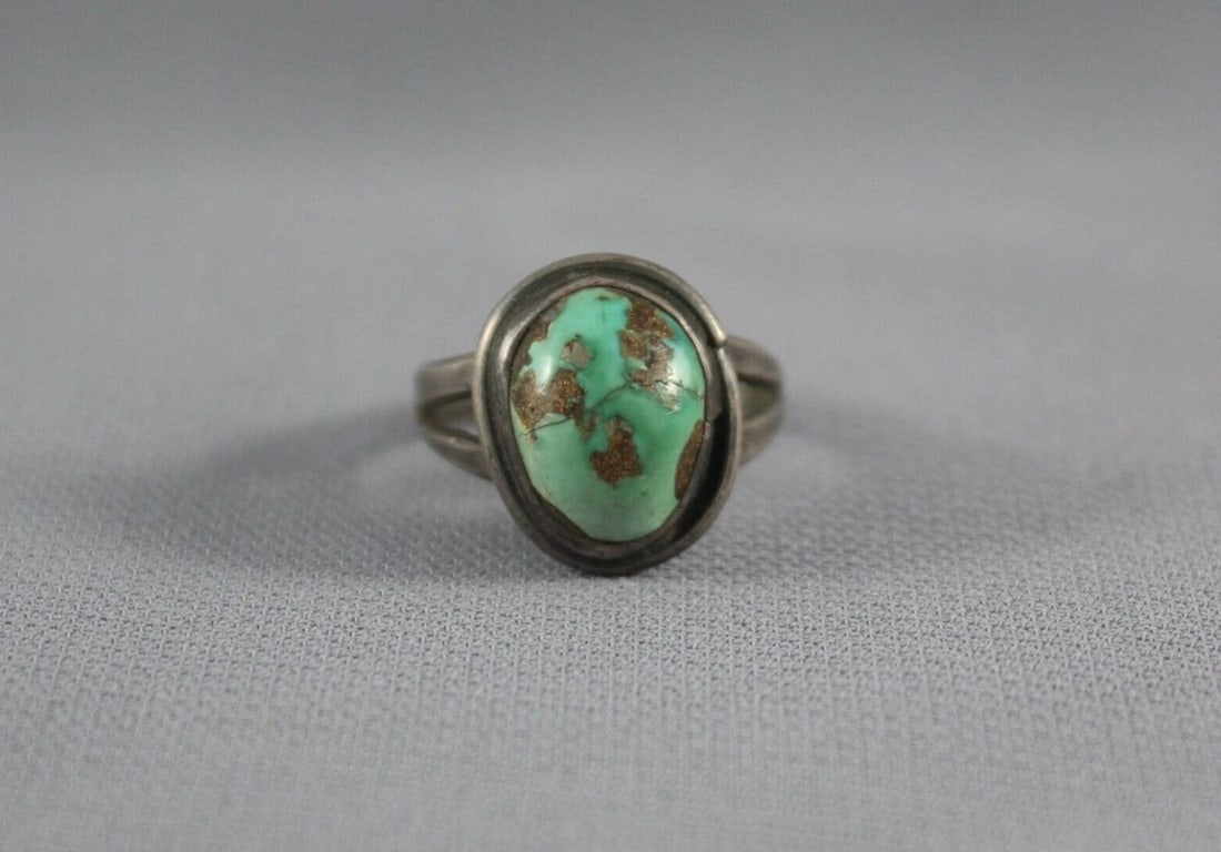 OLD PAWN NAVAJO TURQUOISE RING SIZE 6 1/2: OLD PAWN NAVAJO TURQUOISE RING SIZE 6 1/2 Item Description: 5/8” tall P