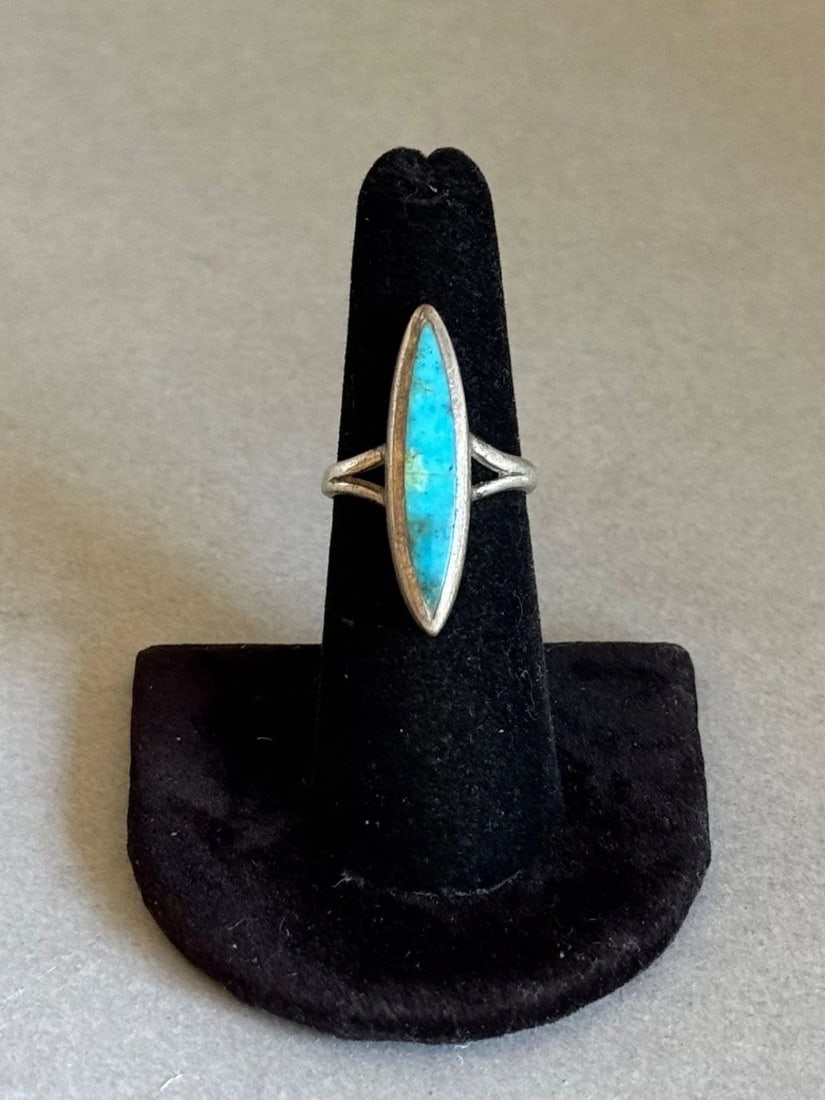 OLD PAWN NAVAJO STERLING SILVER AND TURQUOISE RING SIZE 6 1/4: OLD PAWN NAVAJO STERLING SILVER AND TURQUOISE RING SIZE 6 1/4 Old Pawn Navajo Sterling Silver and Turquoise Ring Size 6 1/4 ..1 1/8" Tall