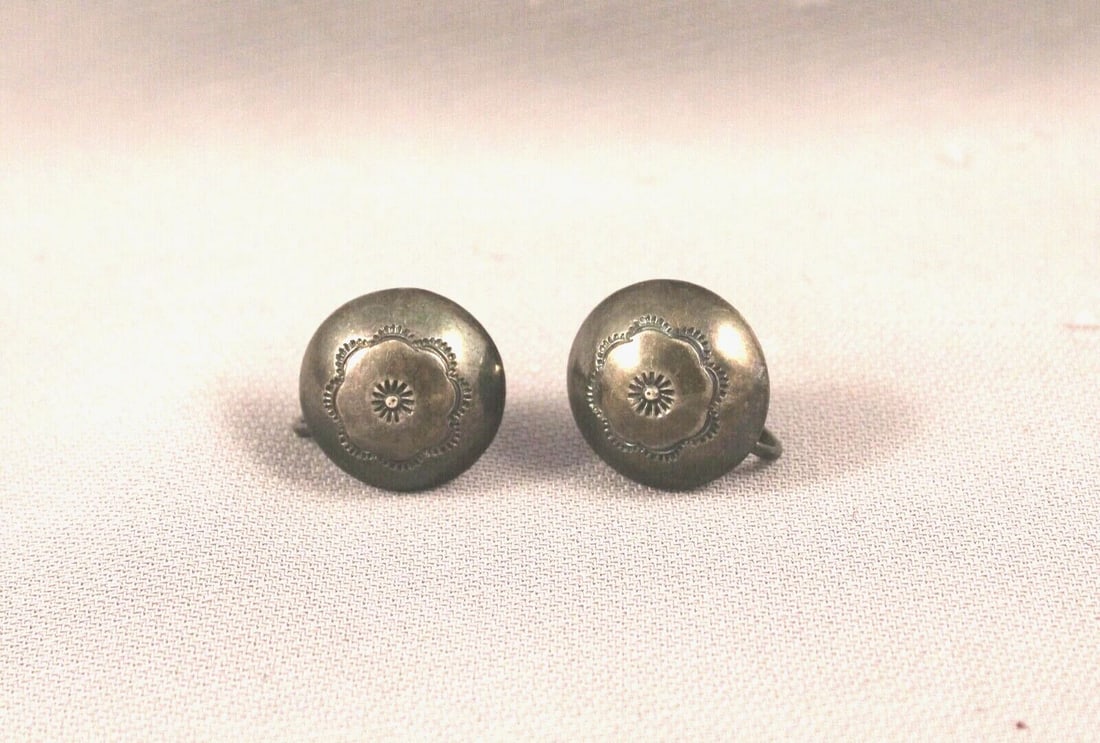 OLD PAWN NAVAJO STERLING SILVER BUTTONS EARRINGS - SCREW BACKS (1 of 2)