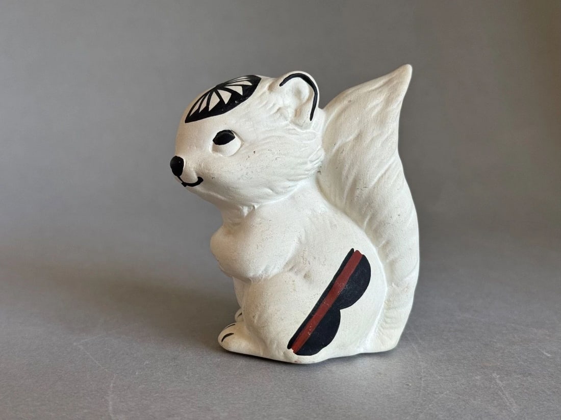 VINTAGE ACOMA PUEBLO SQUIRREL EFFIGY POT SIGNED C CHINO (1 of 1)