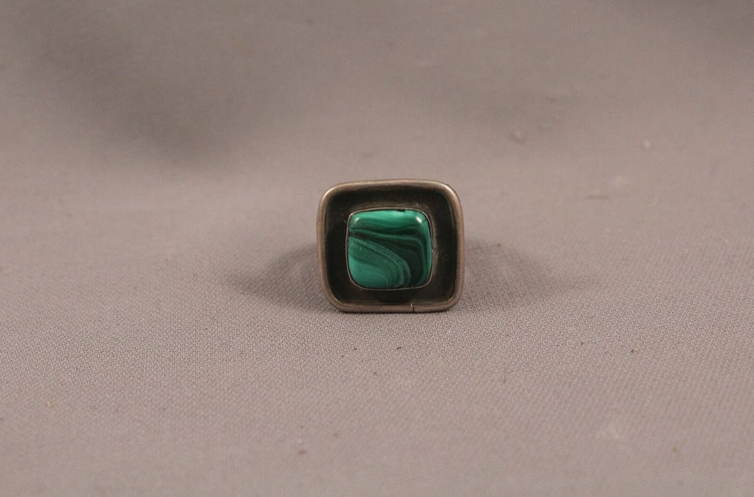 OLD PAWN NAVAJO MALACHITE RING SIZE 9 1/2: OLD PAWN NAVAJO MALACHITE RING SIZE 9 1/2 Item Description: 7/8" tall