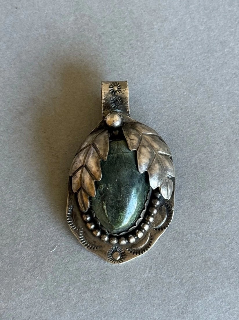 OLD PAWN NAVAJO STERLING SILVER WITH GREEN TURQUOISE PENDANT: OLD PAWN NAVAJO STERLING SILVER WITH GREEN TURQUOISE PENDANT Old Pawn Navajo Sterling Silver with Green Turquoise and Leaves Pendant 1 1/2 " Tall 10 grams